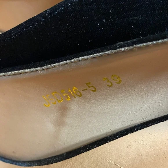 Elegant Black Satin Heels with Crystal Embellishments - Picture 2 of 6